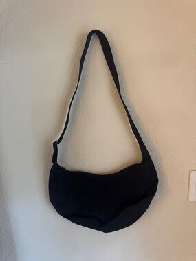 Minimal Crossbody crescent Tote BAGGU